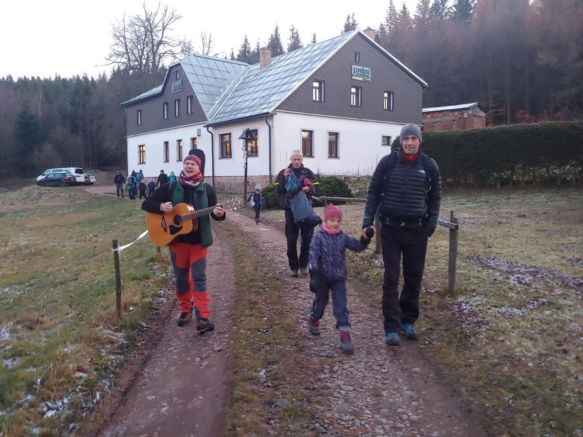 Srub Na Svahu Sjezdovky V Radvanicich Villa Radvanice  Eksteriør bilde